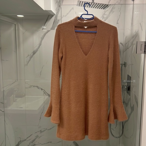 ***SOLD*** Saylor Sienna Bell Sleeve Dress in Camel - Picture 4 of 5